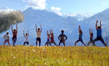 yoga retreat in himalayas