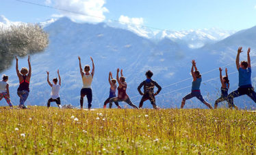 yoga retreat in himalayas