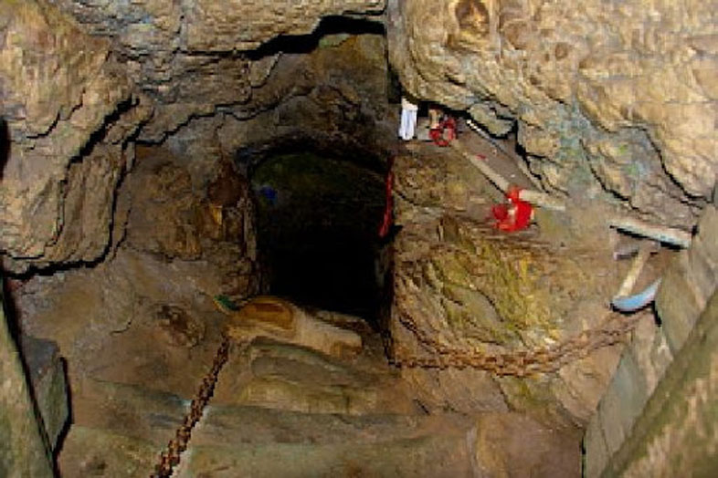 patal bhubhneshwar cave india tour